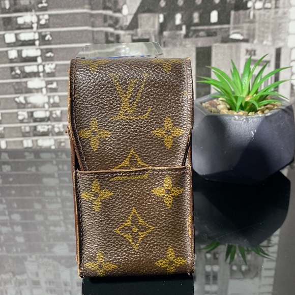 Authentic Louis Vuitton Monogram Case - Picture 7 of 16